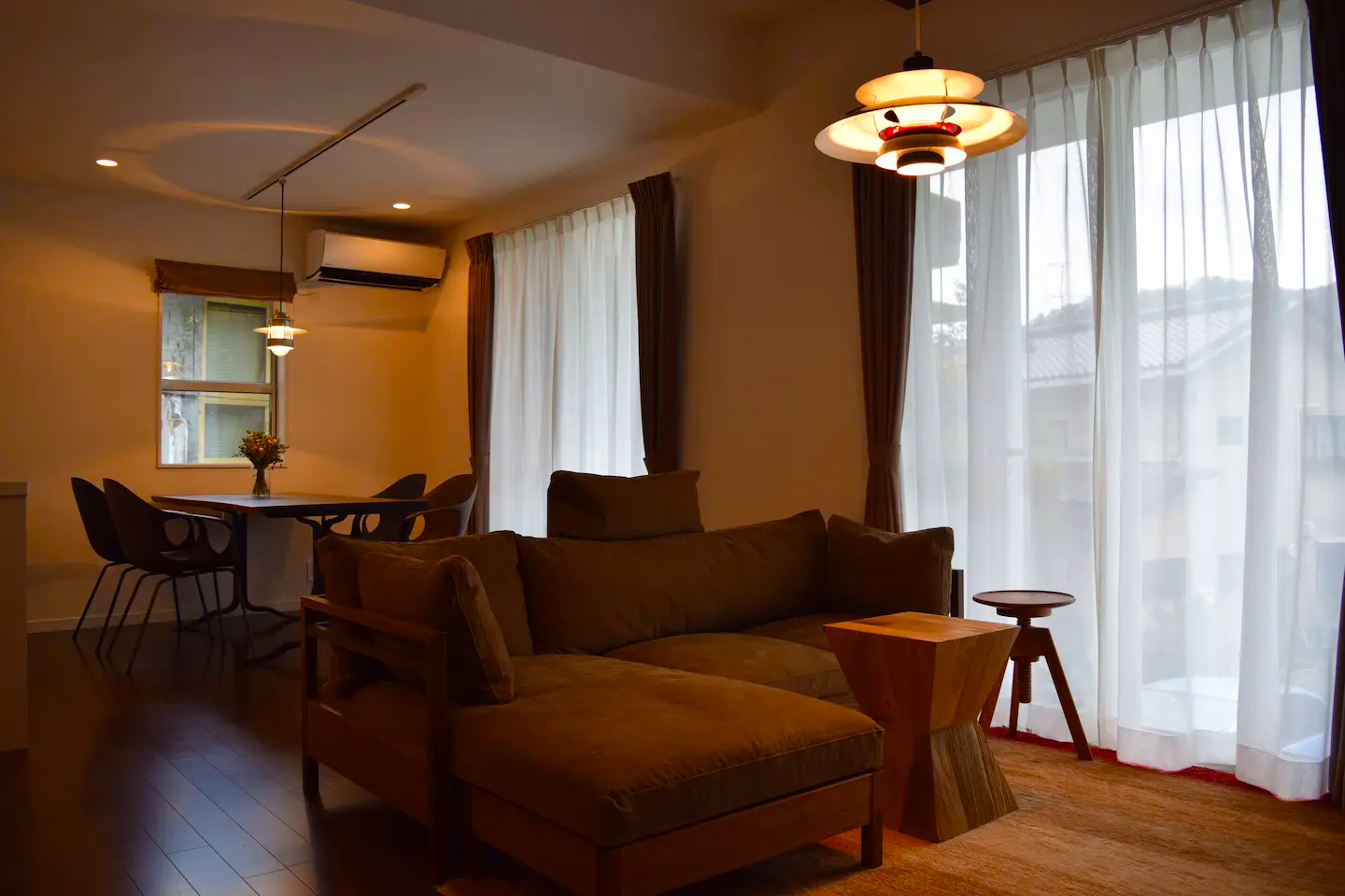 インテリアと照明が調和する美しい住まい